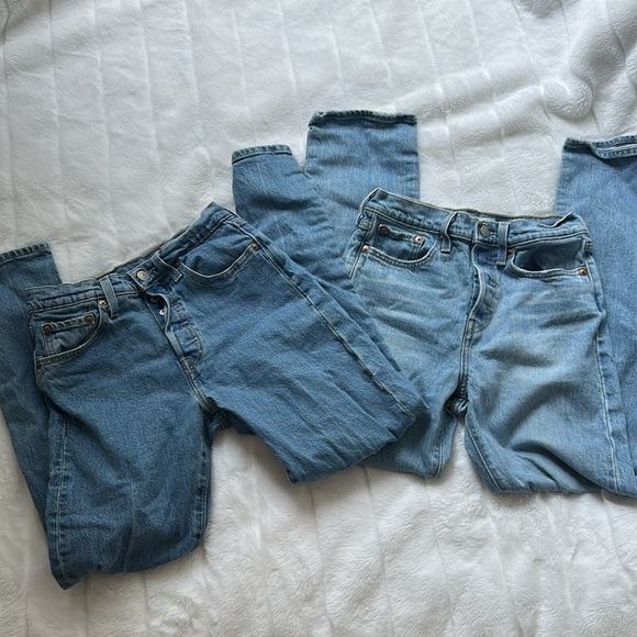 2 pairs of Levi jeans - Picture 4 of 9